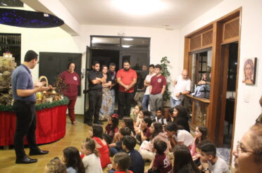 Visita crianças Paróquia Menino Deus